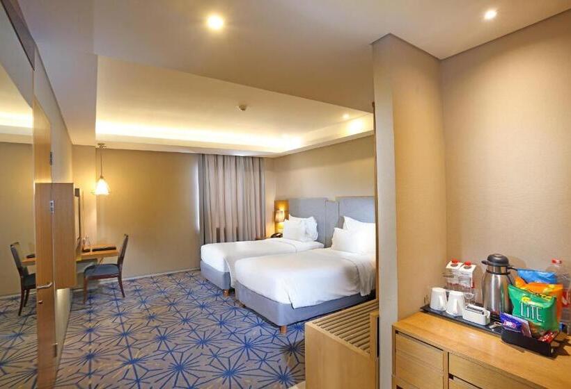 Номер Deluxe, Swiss Belhotel Pondok Indah