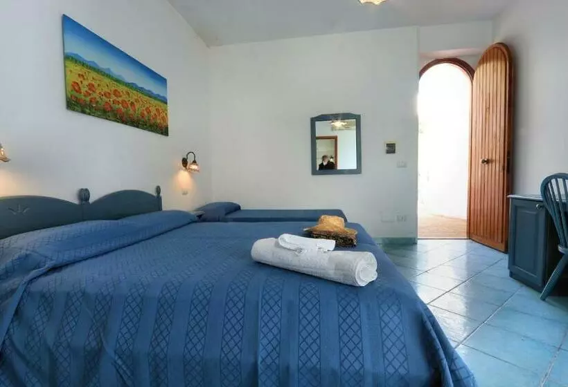 اتاق استاندارد سه تخته با چشمانداز باغ, Testa Di Monaco Natural Beach