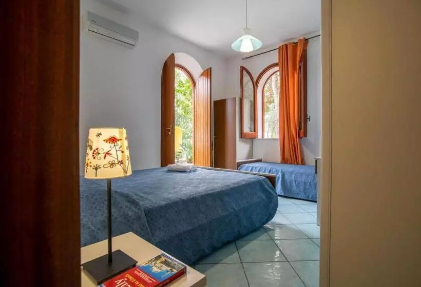 اتاق استاندارد سه تخته با چشمانداز باغ, Testa Di Monaco Natural Beach