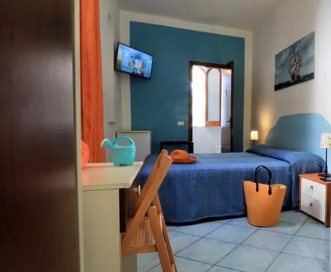 اتاق خانوادگی با چشمانداز باغ, Testa Di Monaco Natural Beach