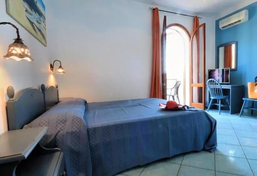 اتاق خانوادگی با چشمانداز باغ, Testa Di Monaco Natural Beach