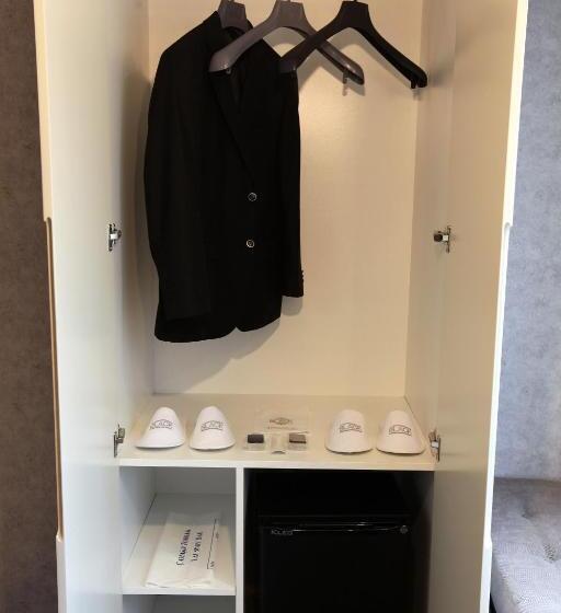 חדר דלוקס יחיד, The Black