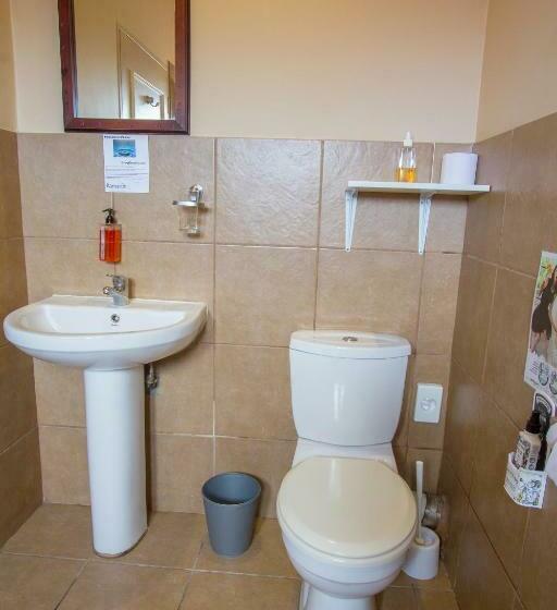 Eenvoudige Driepersoonskamer, Ramasibi Guest Services