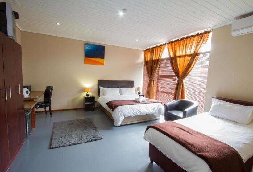 Standaard Driepersoonskamer, Ramasibi Guest Services