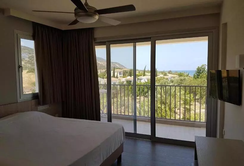 سوییت جونیور, Aphrodite Beach