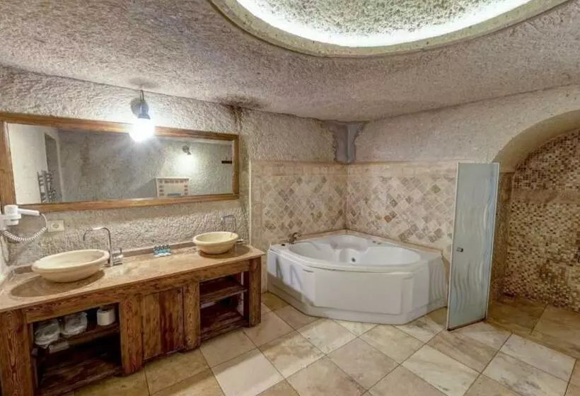 سوییت خانوادگی, Elegance Cave Suites & Restaurant