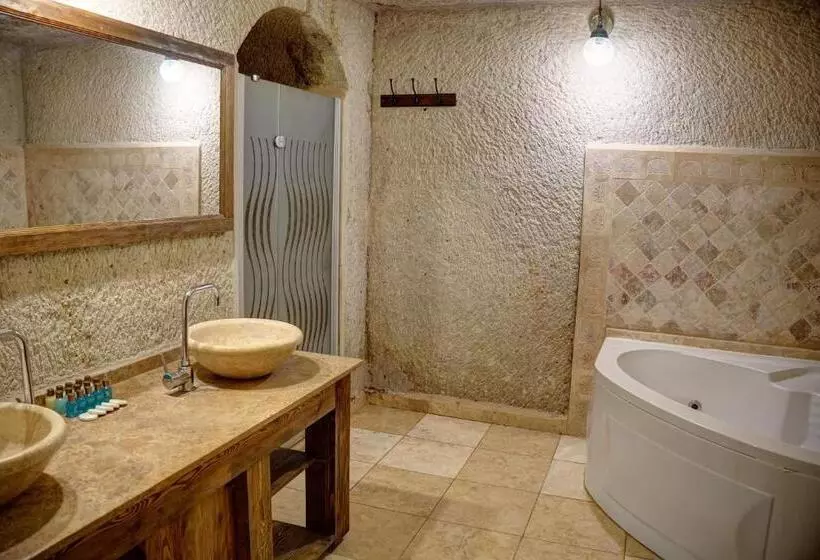 سوئیت با تخت بزرگ, Elegance Cave Suites & Restaurant