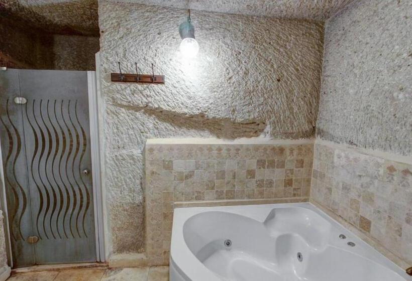 سوئیت با تخت بزرگ, Elegance Cave Suites & Restaurant