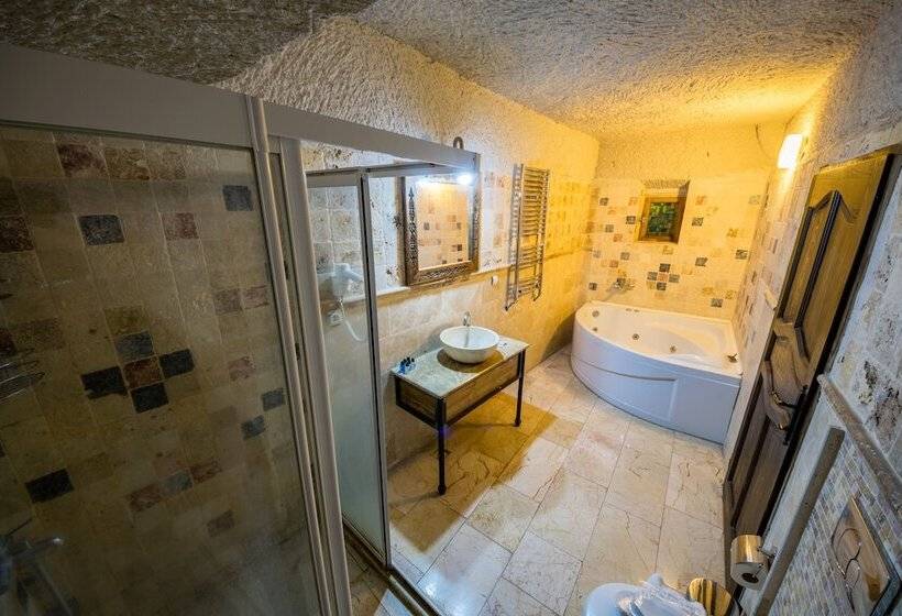 اتاق استاندارد سه نفره, Elite Cave Suites