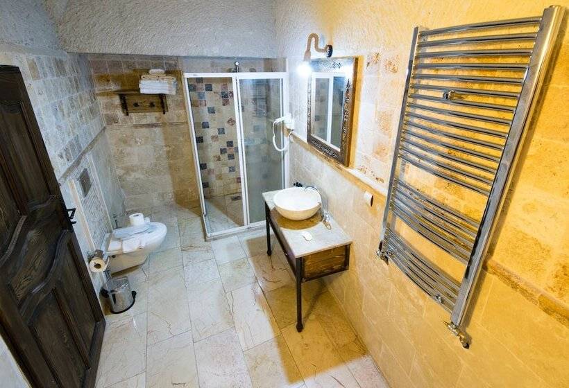 اتاق استاندارد سه نفره, Elite Cave Suites