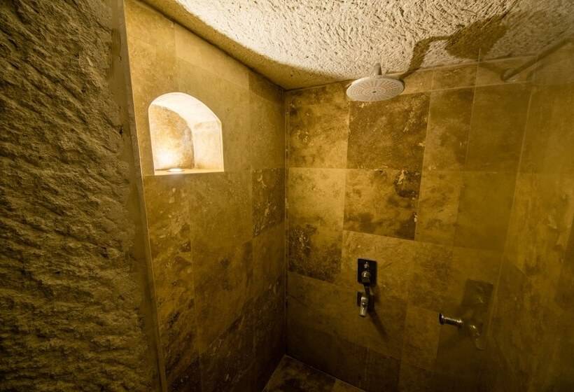 Номер Стандарт Трехместный, Elite Cave Suites