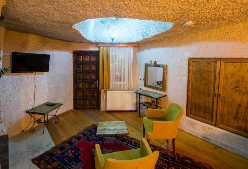 Номер Стандарт Трехместный, Elite Cave Suites