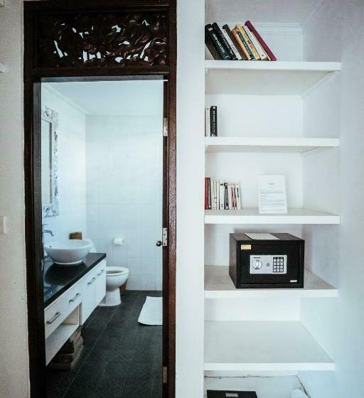 Standard-huone, Gayatri