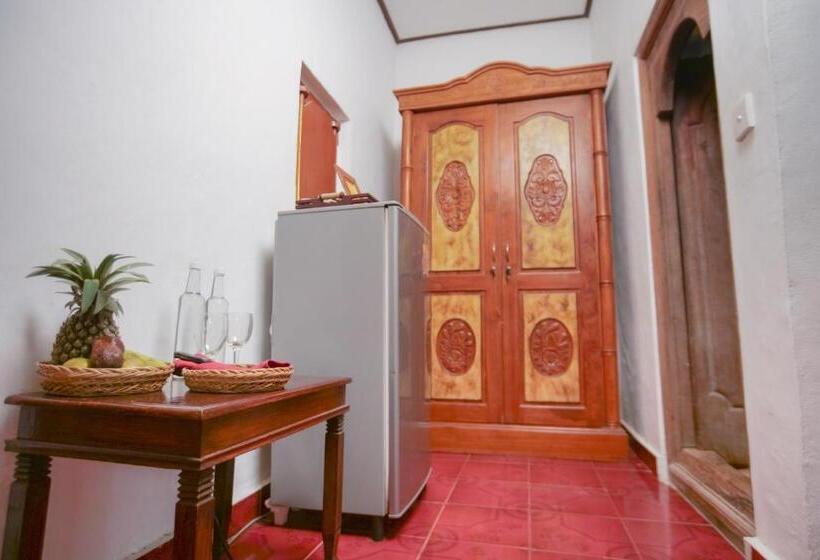 Standard-huone Allasnäkymä, Gayatri