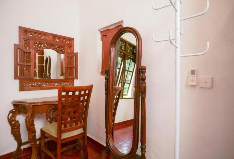 Standard-huone Allasnäkymä, Gayatri