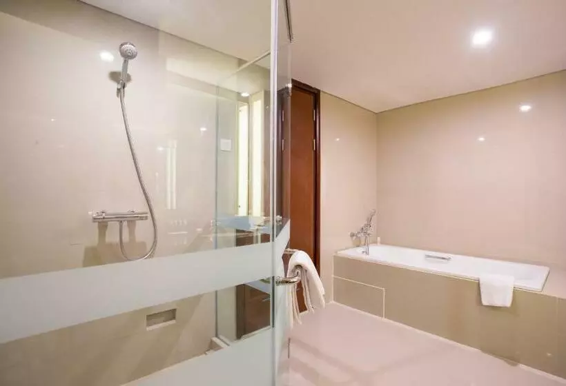 キングサイズベッドのスイートルーム, Golden Palace Hotel Lombok