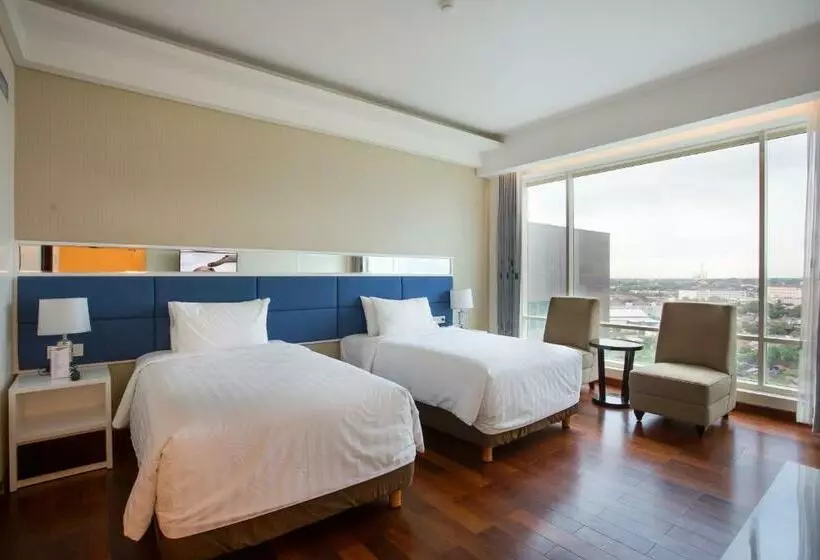 キングサイズベッドのスイートルーム, Golden Palace Hotel Lombok