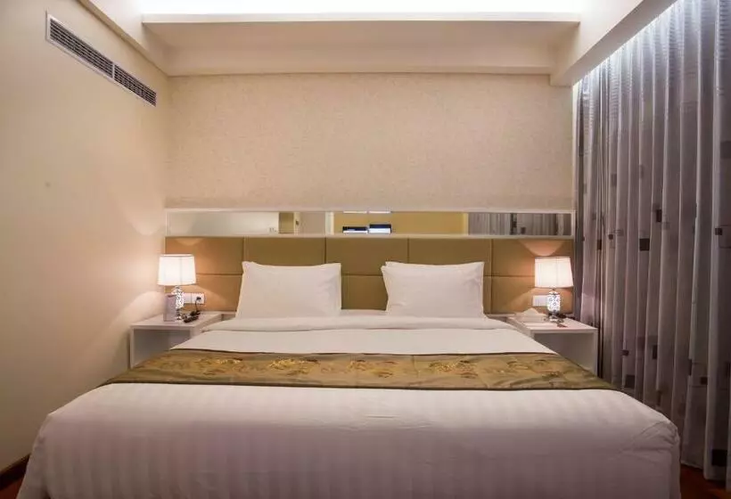 キングサイズベッドのスイートルーム, Golden Palace Hotel Lombok