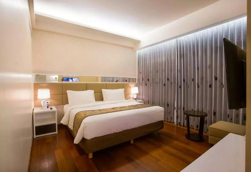 キングサイズベッドのスイートルーム, Golden Palace Hotel Lombok