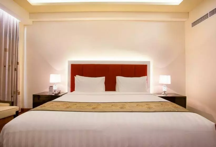 キングサイズベッドのスイートルーム, Golden Palace Hotel Lombok
