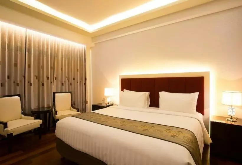キングサイズベッドのスイートルーム, Golden Palace Hotel Lombok