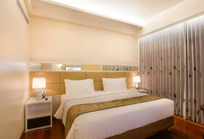 キングサイズベッドのスイートルーム, Golden Palace Hotel Lombok