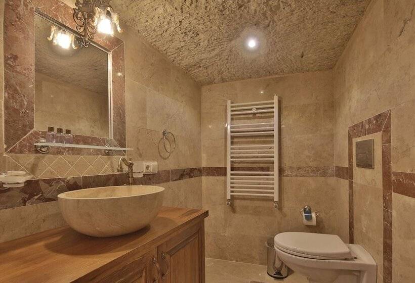 غرفة قياسية ثلاثية, Goreme Valley Cave House