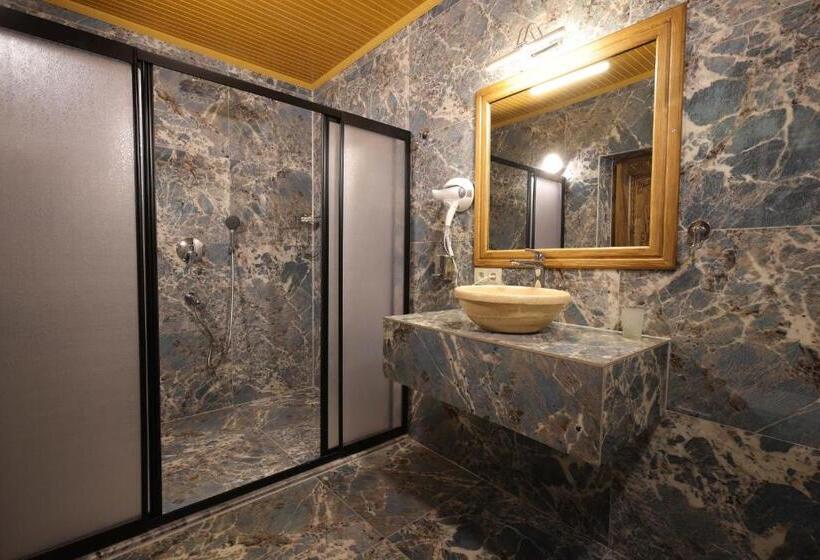 غرفة قياسية ثلاثية, Goreme Valley Cave House