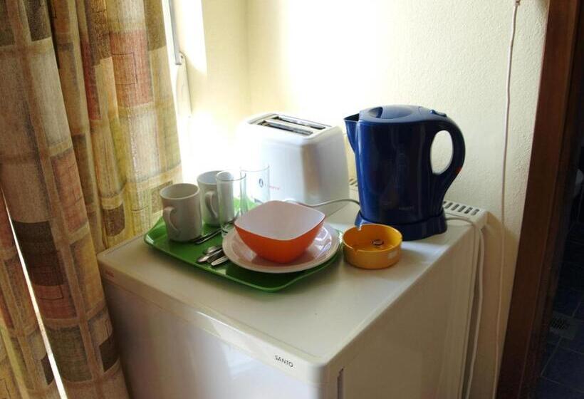 带阳台的标准单人间, Rea