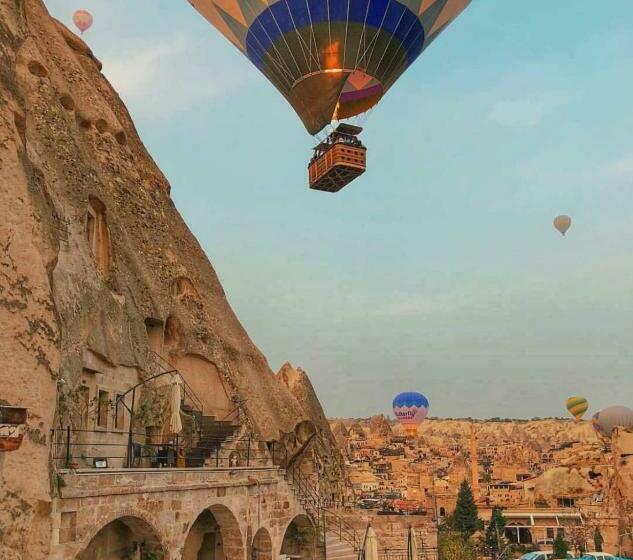 سوییت, Elite Cave Suites