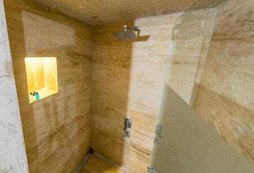 سوییت جونیور با بالکن, Elite Cave Suites