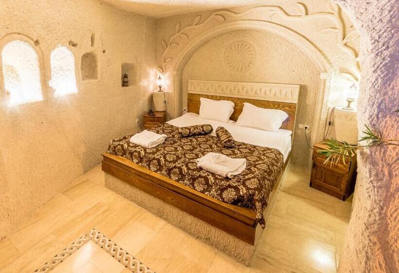 Полулюкс с Балконом, Elite Cave Suites