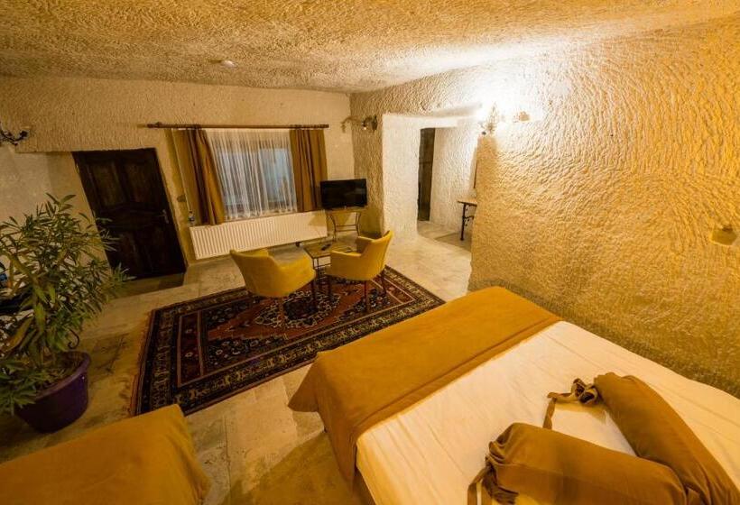 Номер Стандарт Трехместный, Elite Cave Suites