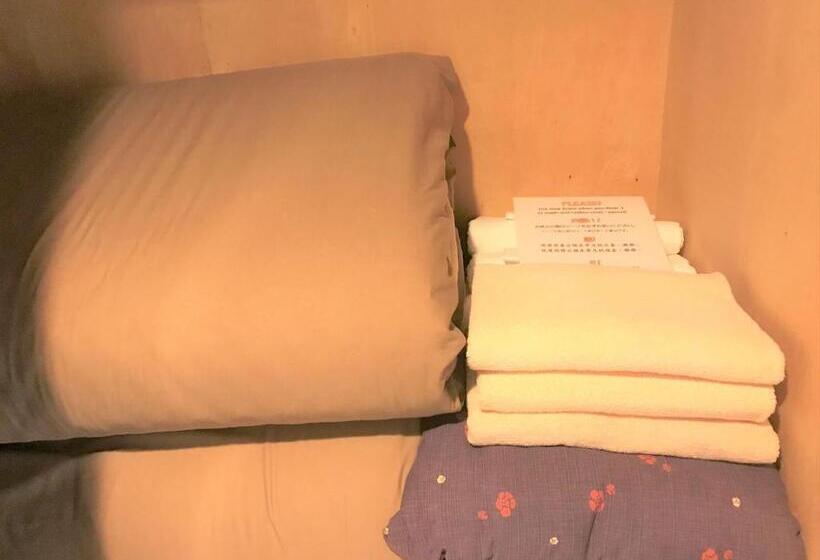 חדר סטנדרט לשלושה עם חדר אמבטיה משוף, K S House Hostels   Hakone Yumoto Onsen