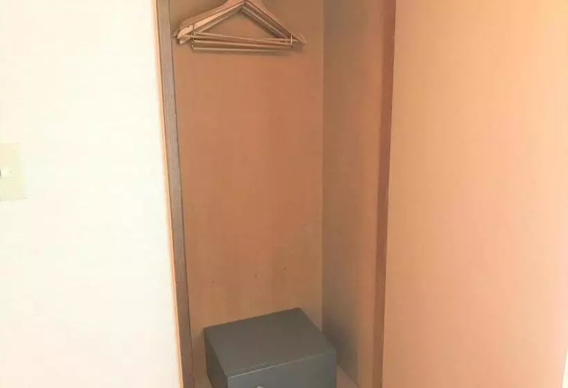 バスルーム共有のトリプルスタンダード, K S House Hostels   Hakone Yumoto Onsen
