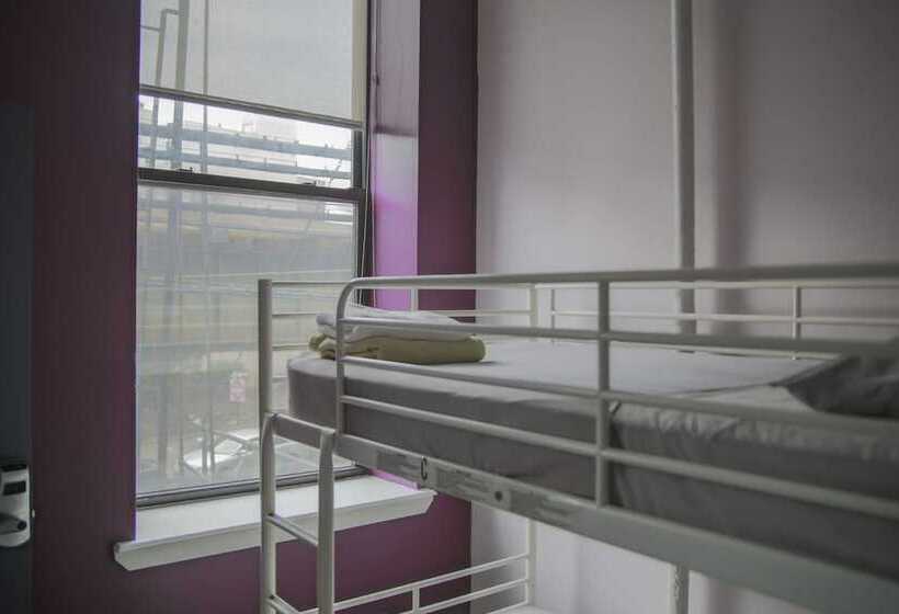 تختخواب در اتاق مشترک, International Students Residence