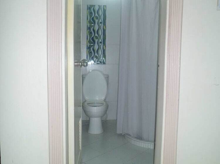 اتاق خانوادگی, Bora Sky