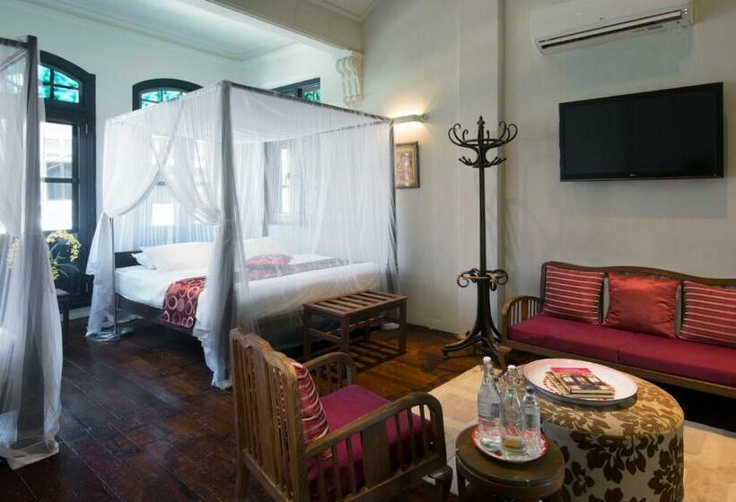 سوییت, Noordin Mews