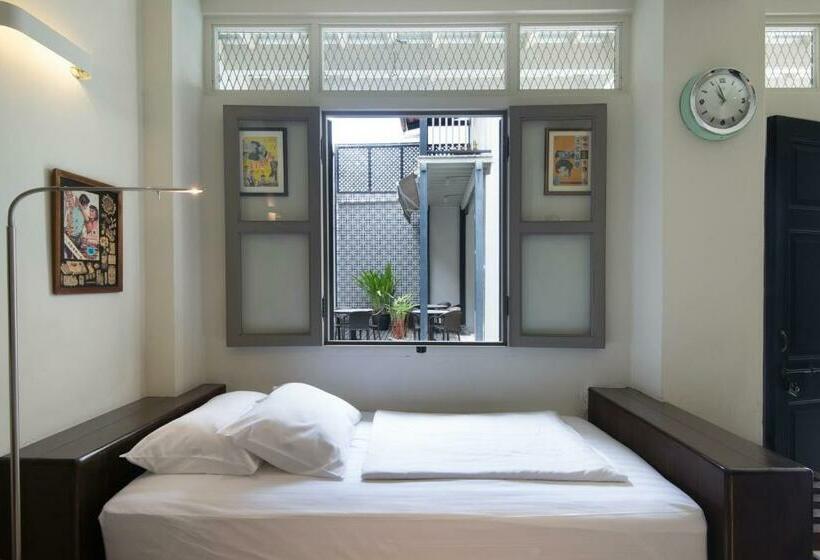 غرفة قياسية, Noordin Mews