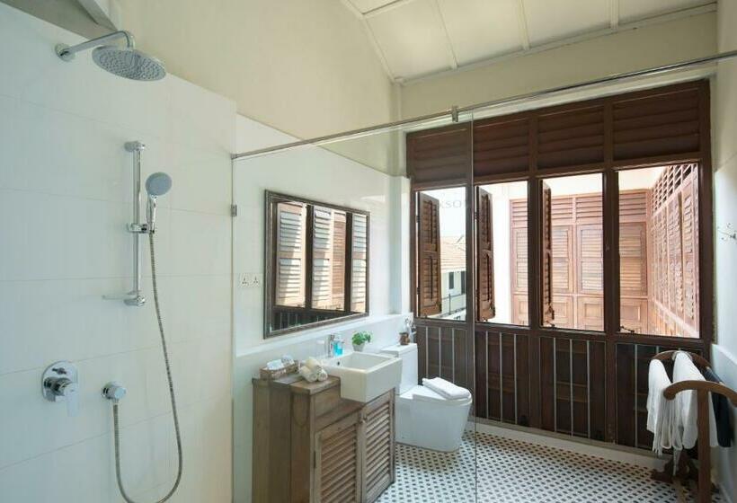 سوییت, Noordin Mews