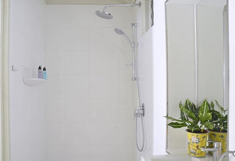 اتاق استاندارد, Noordin Mews