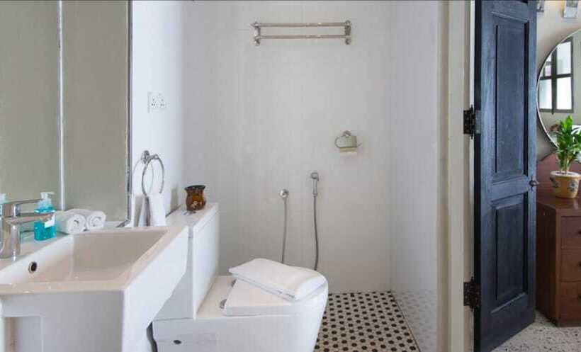 اتاق استاندارد, Noordin Mews