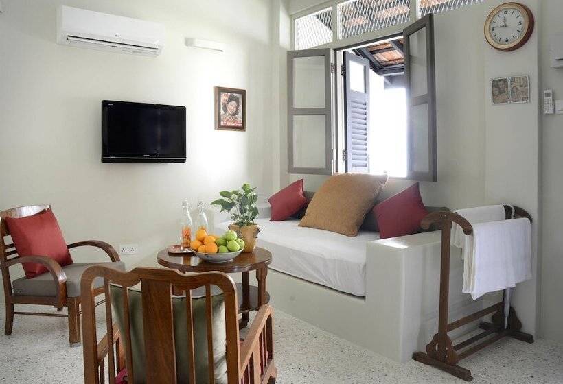 اتاق استاندارد, Noordin Mews