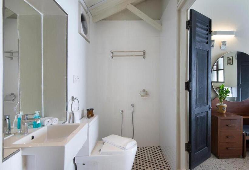 اتاق استاندارد, Noordin Mews