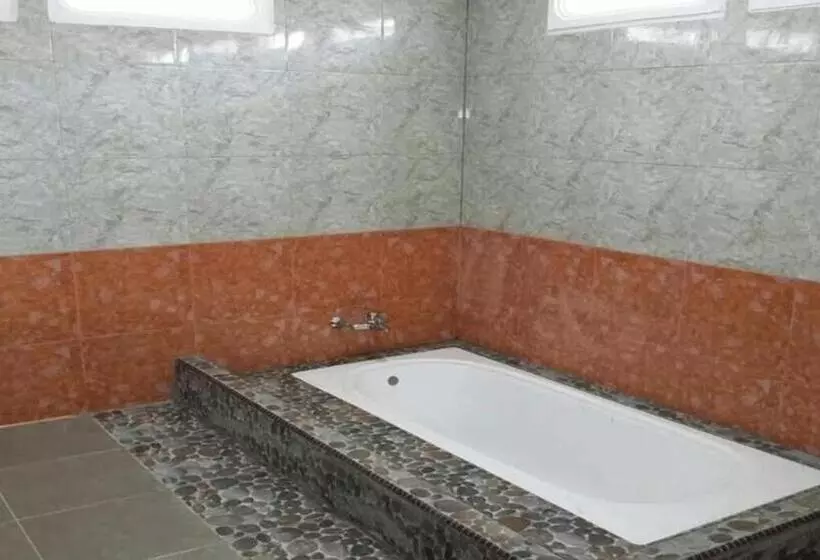 اتاق لوکس چهار تخته, Rasa Senang Villa  Islam Guest Only
