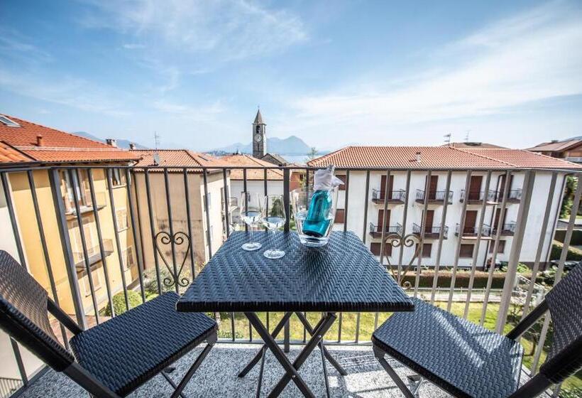 חדר דלוקס לשלושה, Rosa