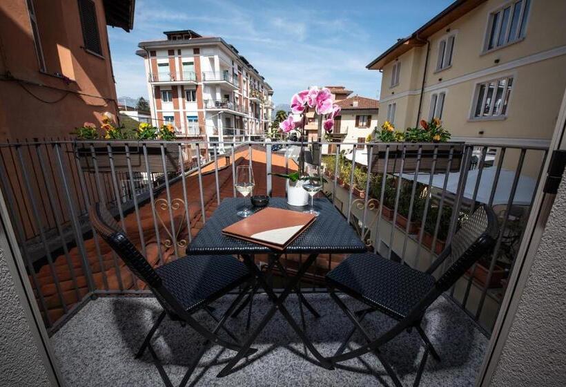 חדר סופריור לשלושה, Rosa