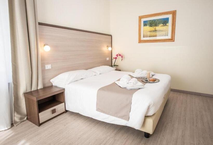 חדר סטנדרט לשלושה, Rosa