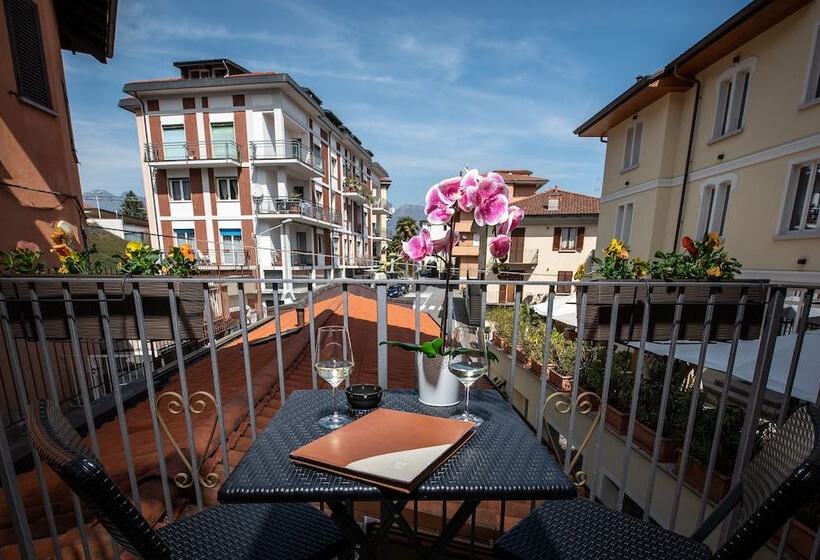 סוויטת ג'וניור נוף הרים, Rosa