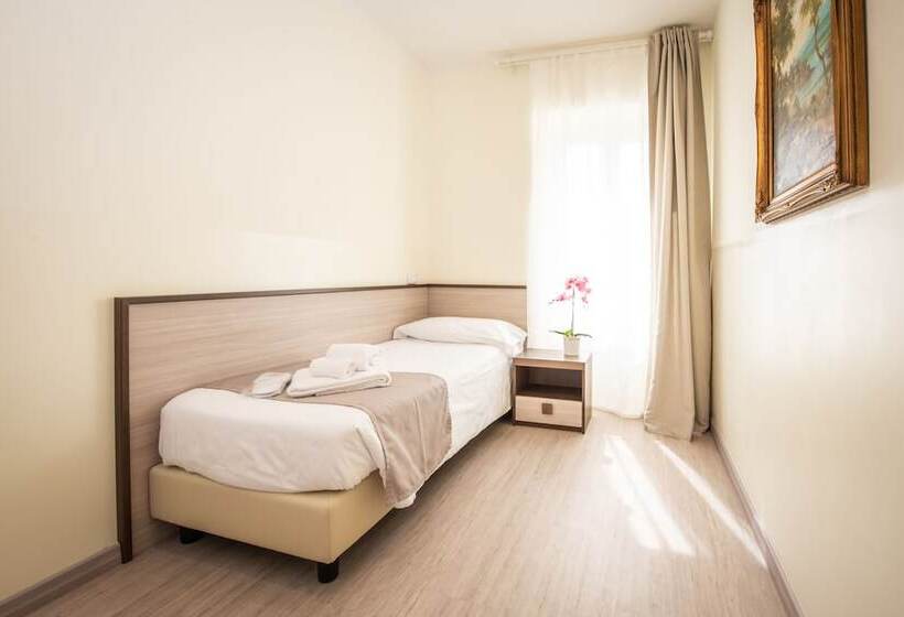 חדר סטנדרט לשלושה, Rosa